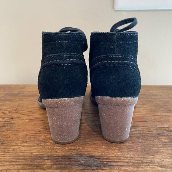 Clarks Artisan Carleta Lyon Suede Ankle Bootie Women's Size 6.5 Lace Up Boots - Picture 4 of 7